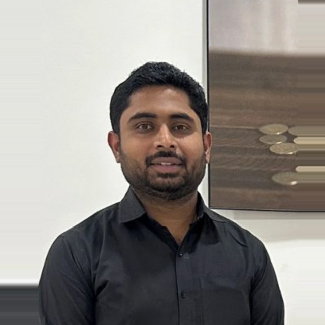 Raviraj Mundhe, Clothing